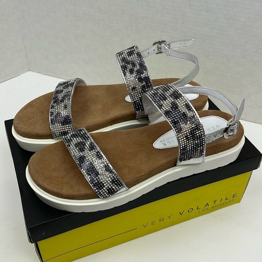 Very Volatile Hotness White Silver Leopard Sandals Flats Size 7 - Picture 2 of 9